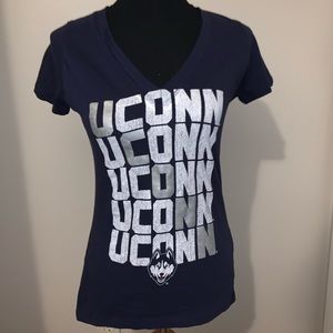 ⏩V-neck UConn Top⏪